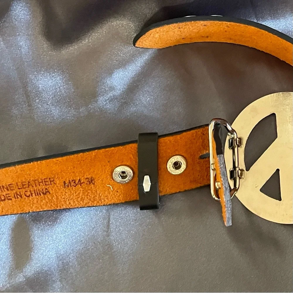 NWOT Polished Silver Rhinestone Peace buckle and belt